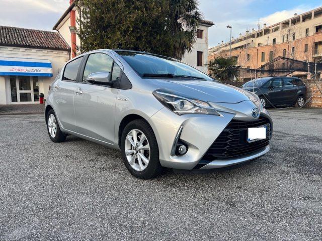 TOYOTA Yaris 1.5 Hybrid 5 porte lounge con interno in pelle.