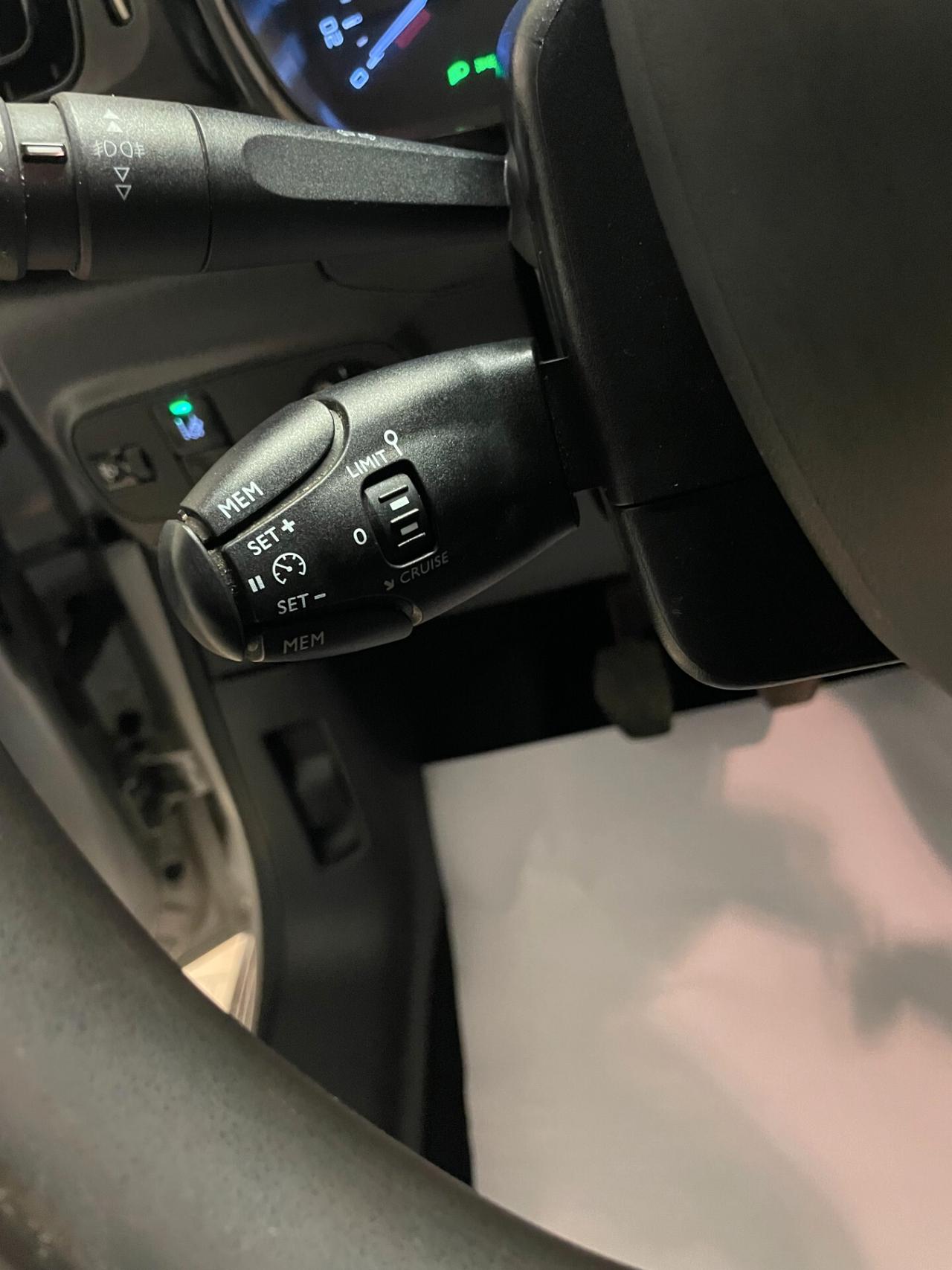 Citroen C31.2 82 CV PureTech Shine Full Cinghia+tagliando Neopatentati