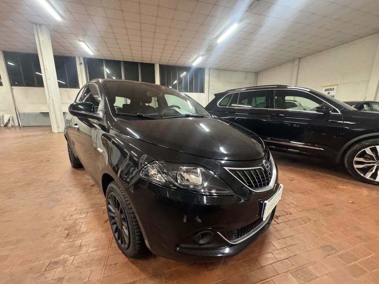 Lancia Ypsilon 1.0 FireFly 5 porte S&S Hybrid Ecochic Silver
