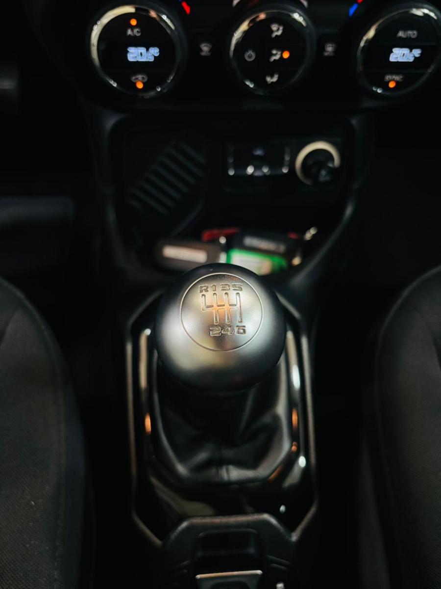 Jeep Renegade 1.6 M.Jet 120cv Dawn of Justice Total Black