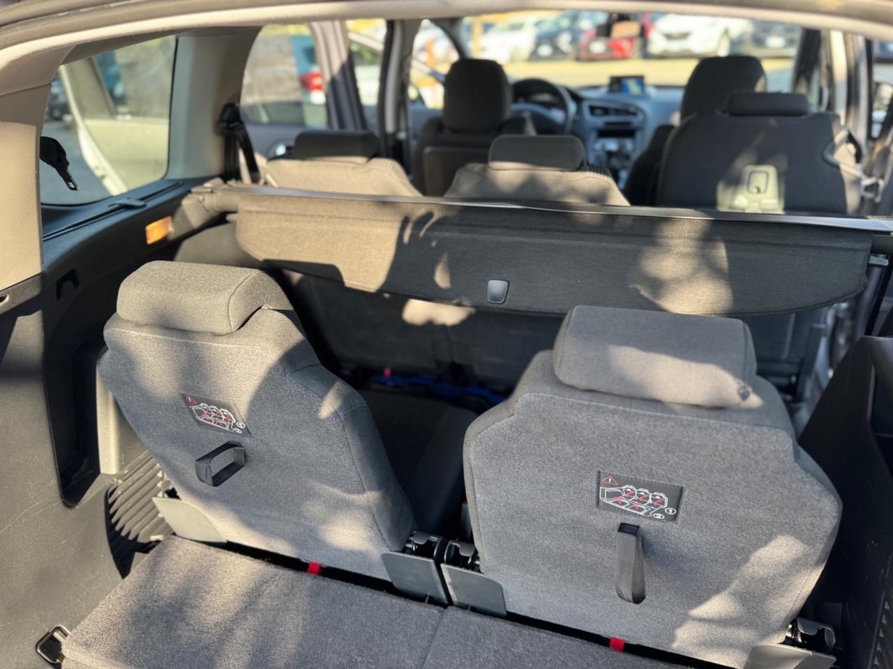 Peugeot 5008 1.6 HDi 115CV Allure 7 POSTI