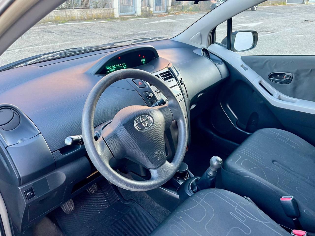 Toyota Yaris 1.0benz 2010 128.000km perfetta per neopatentati