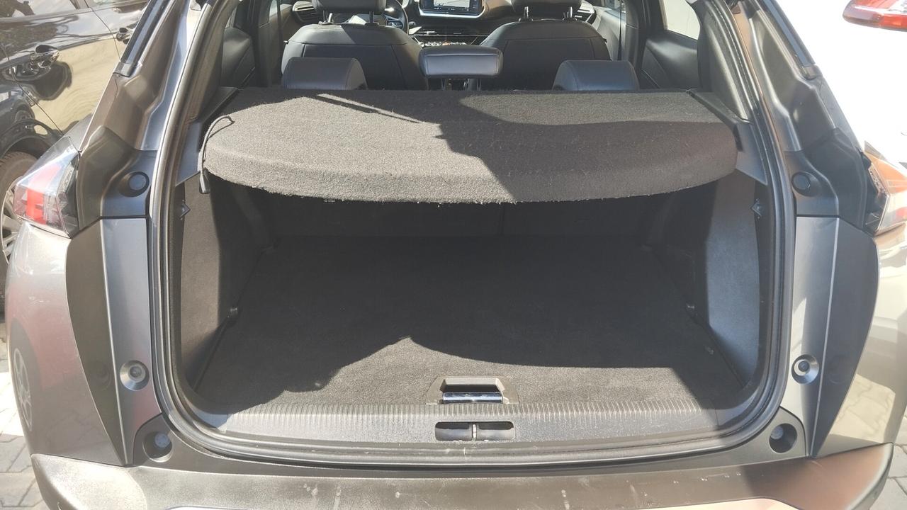 PEUGEOT 2008 1.2 BENZ-NAVI-2020