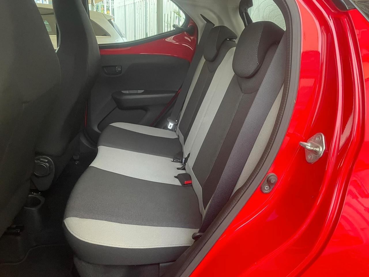 Toyota Aygo 1.0 VVT-i 69 CV 5 porte x-cite