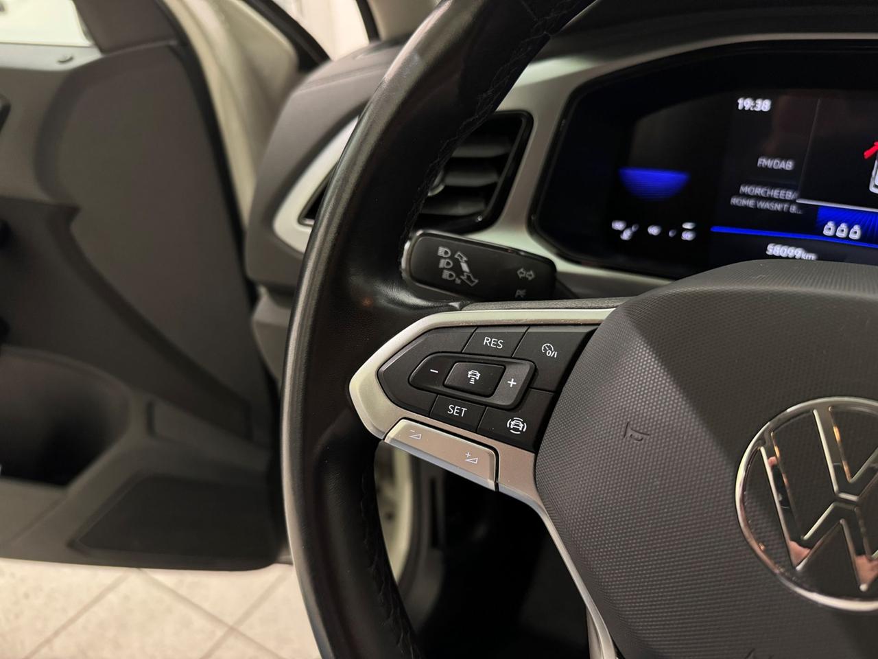 VOLKSWAGEN T-Roc 2022 1.0 tsi Life 110cv