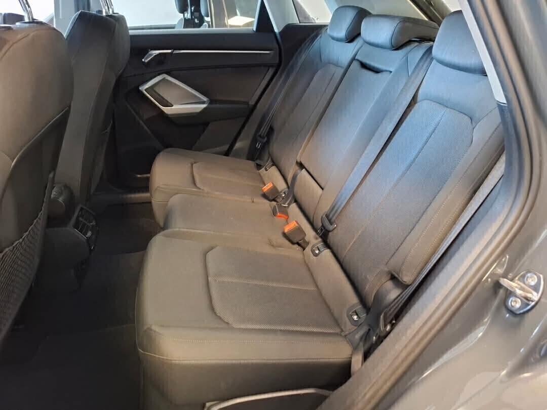 Audi Q3 150cv S tronic fari full led