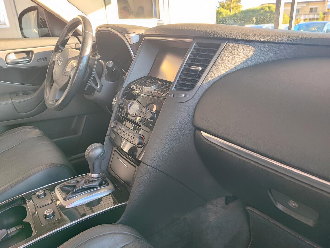Infiniti QX70 3.0 diesel V6 AT Ultimate
