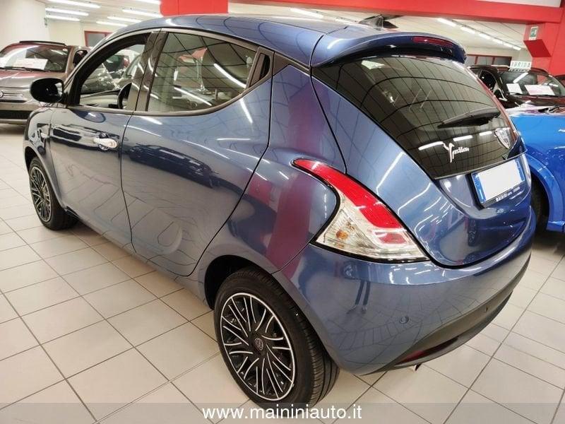 Lancia Ypsilon 1.0 70cv Hybrid 5p Gold + Car Play