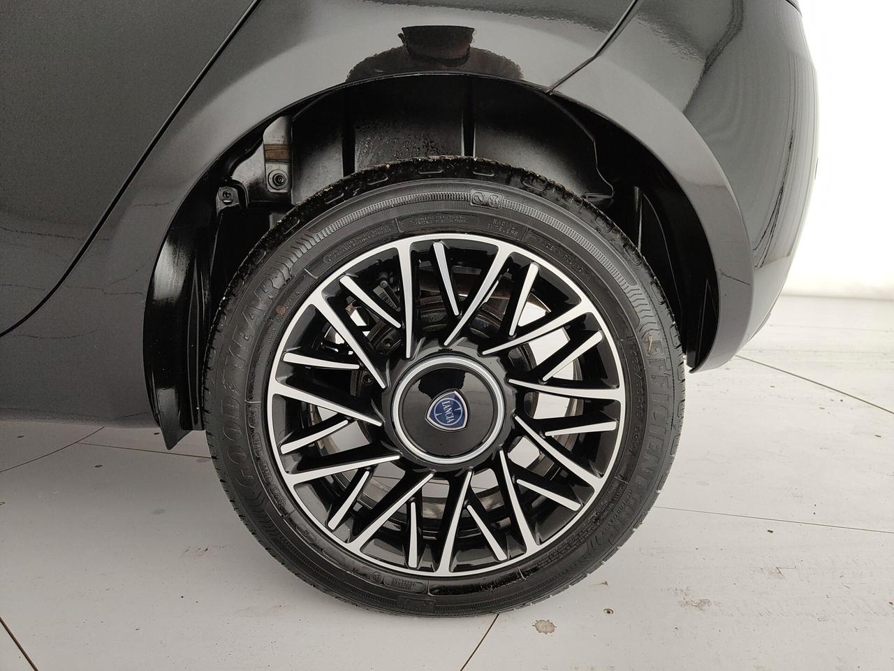 Lancia Ypsilon 1.0 FireFly 5 porte S&S Hybrid Platino