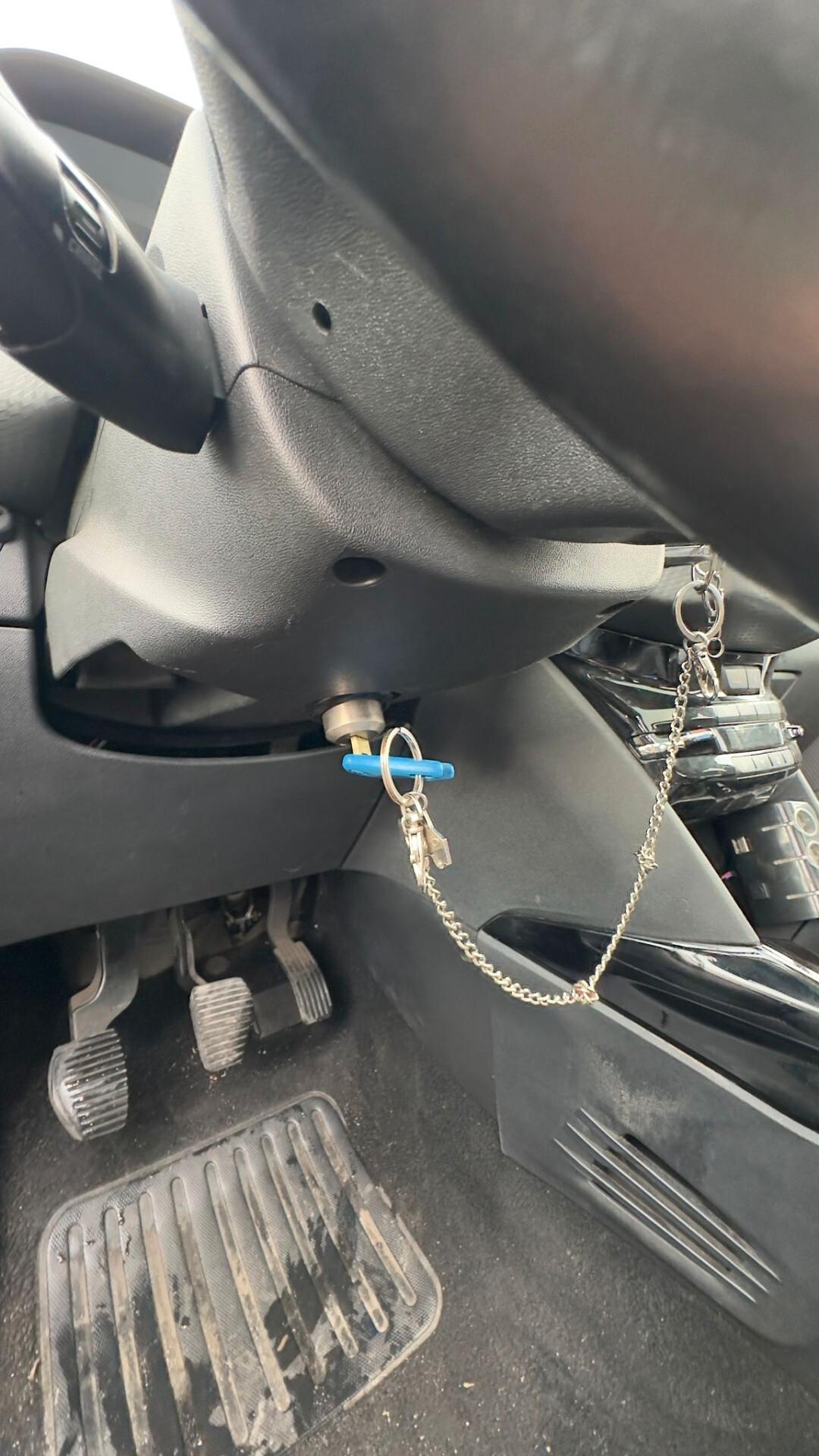 Peugeot 2008 1.2 Turbo benzina CV 130 Black Matt