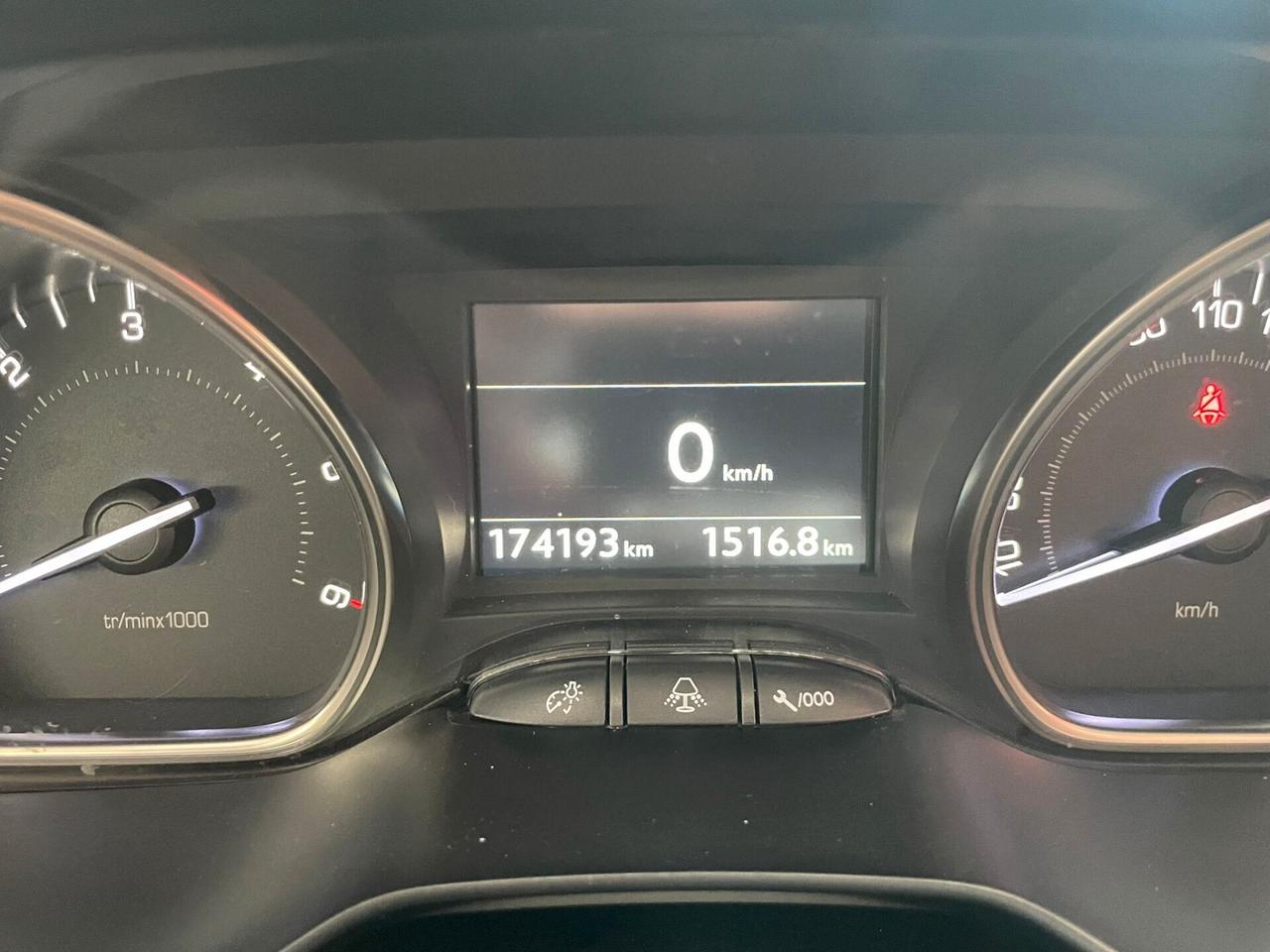 PEUGEOT 2008 1.6HDI ALLURE *NAVI-KAMERA*