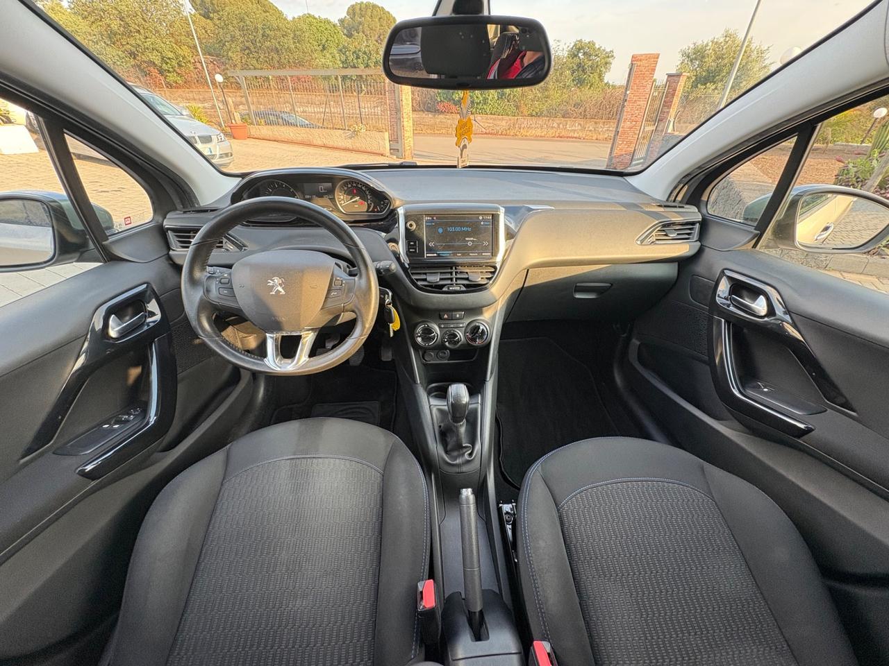 Peugeot 208 PureTech 82 5p. GPL SIGNATURE