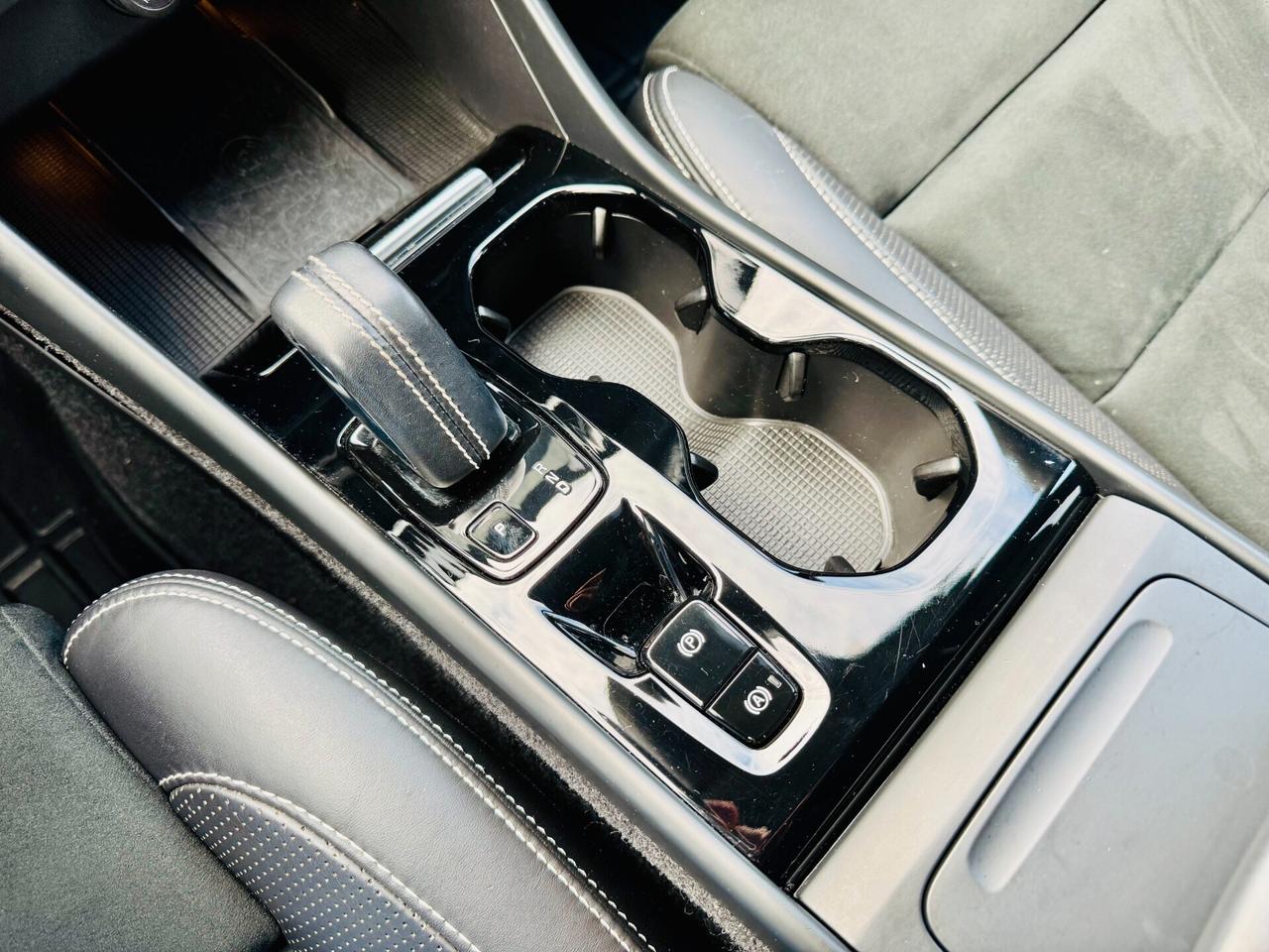 Volvo XC40 D3 R-design CarPlay / LED / RetroCam.
