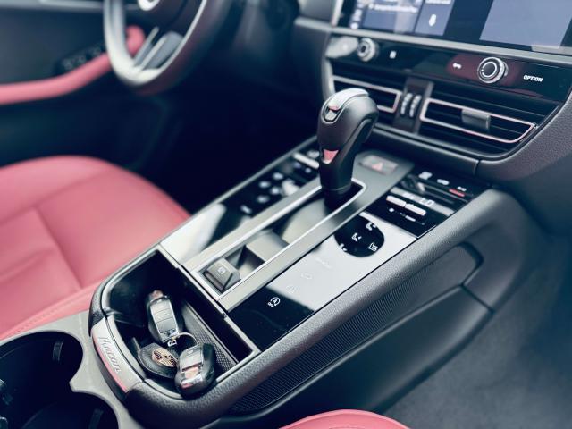 Porsche Macan 2023 2.0 265cv pdk TETTO/BOSE/20"