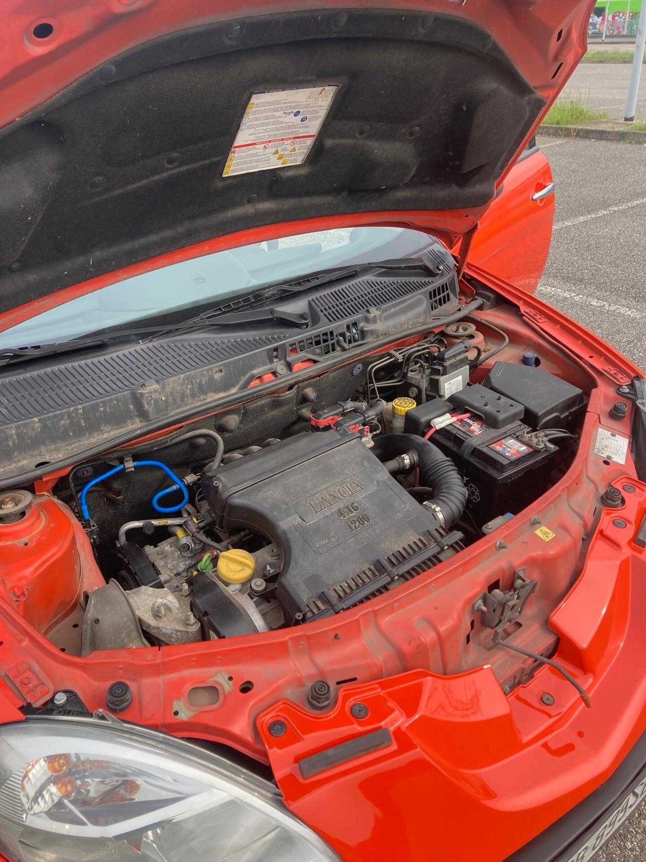 Lancia Ypsilon 1.2 MOMO