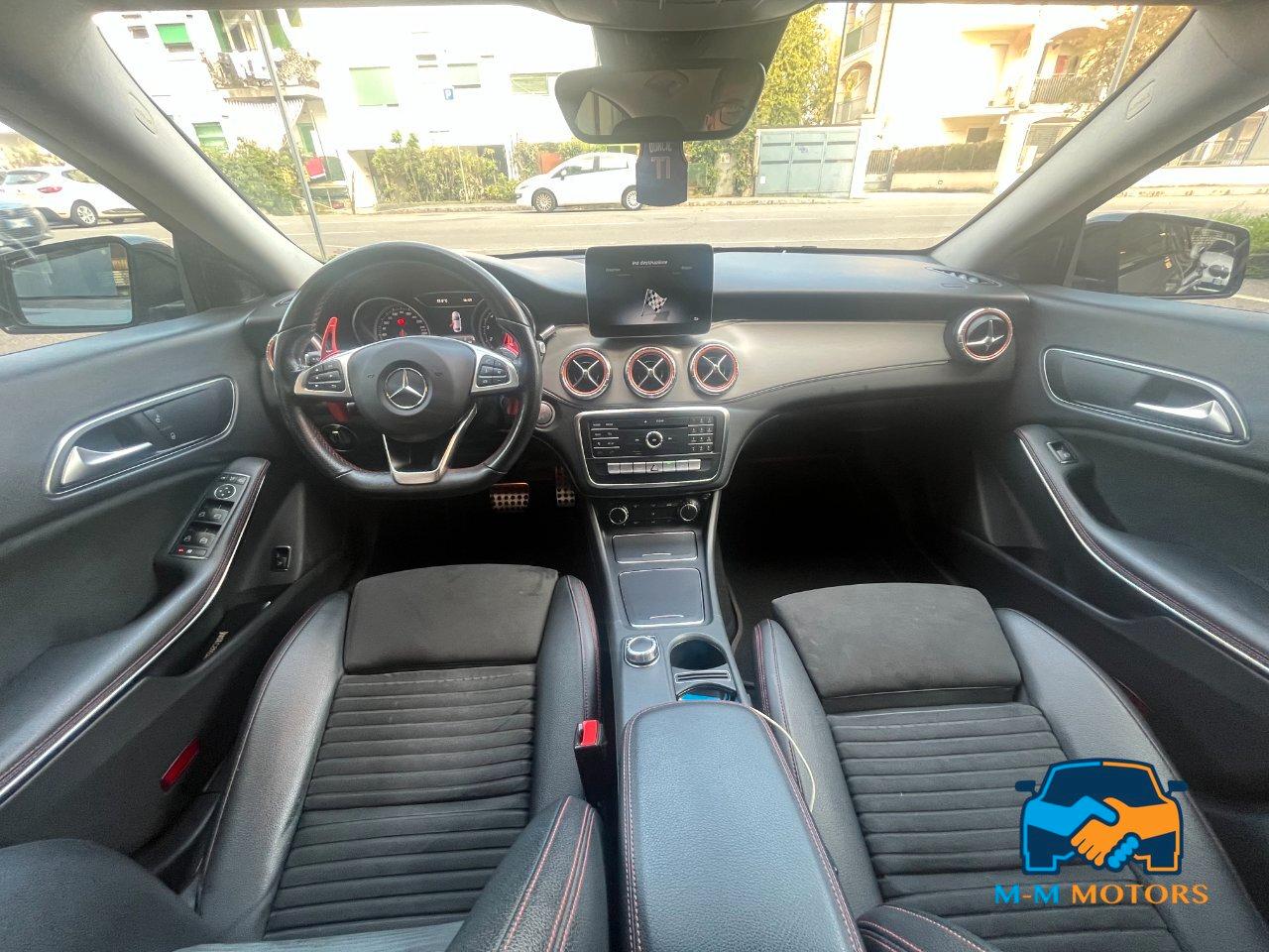Mercedes-Benz CLA 200 Premium AMG