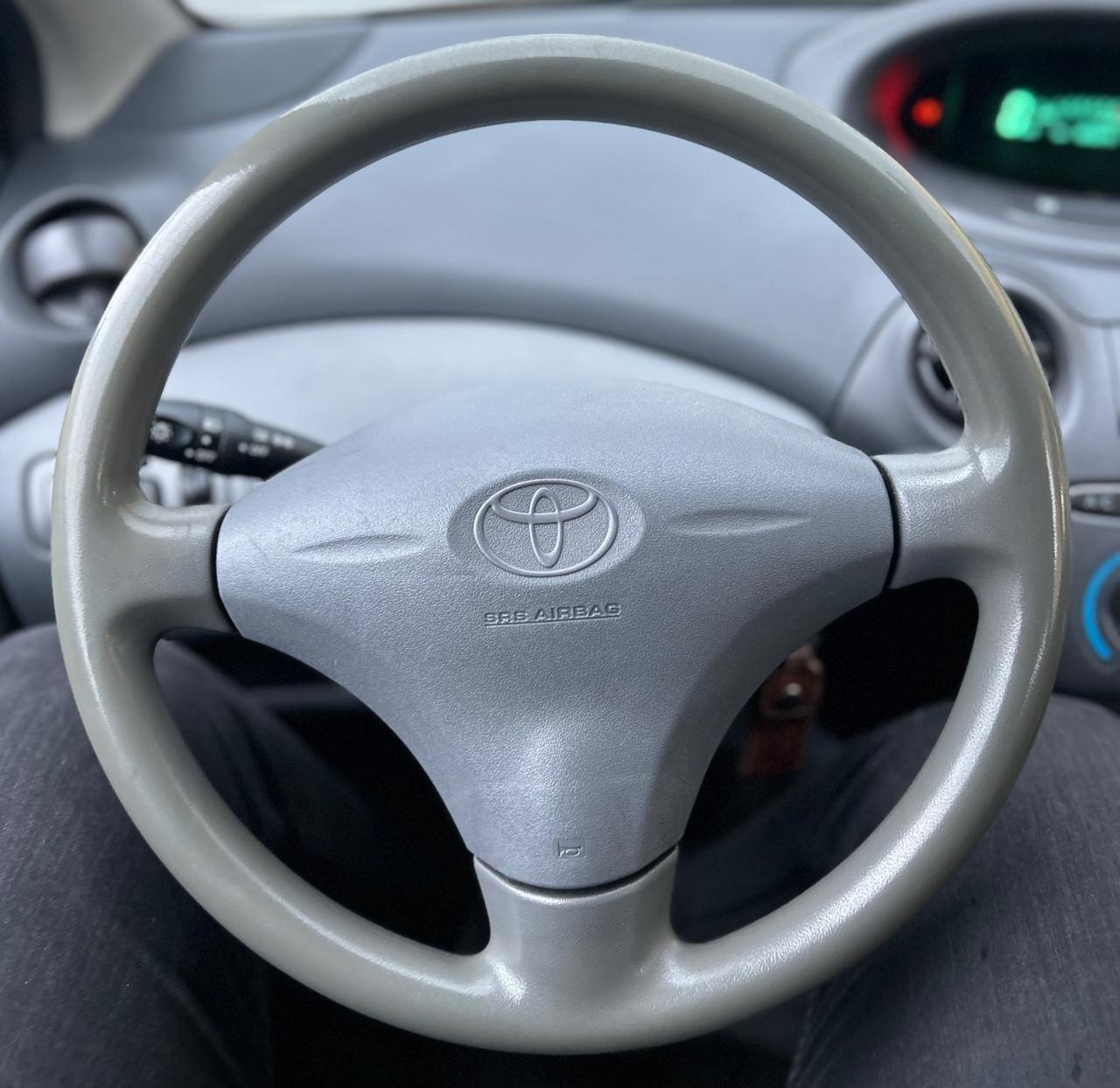 Toyota Yaris 1.0i 16V cat SOL 3 porte Neopatentati