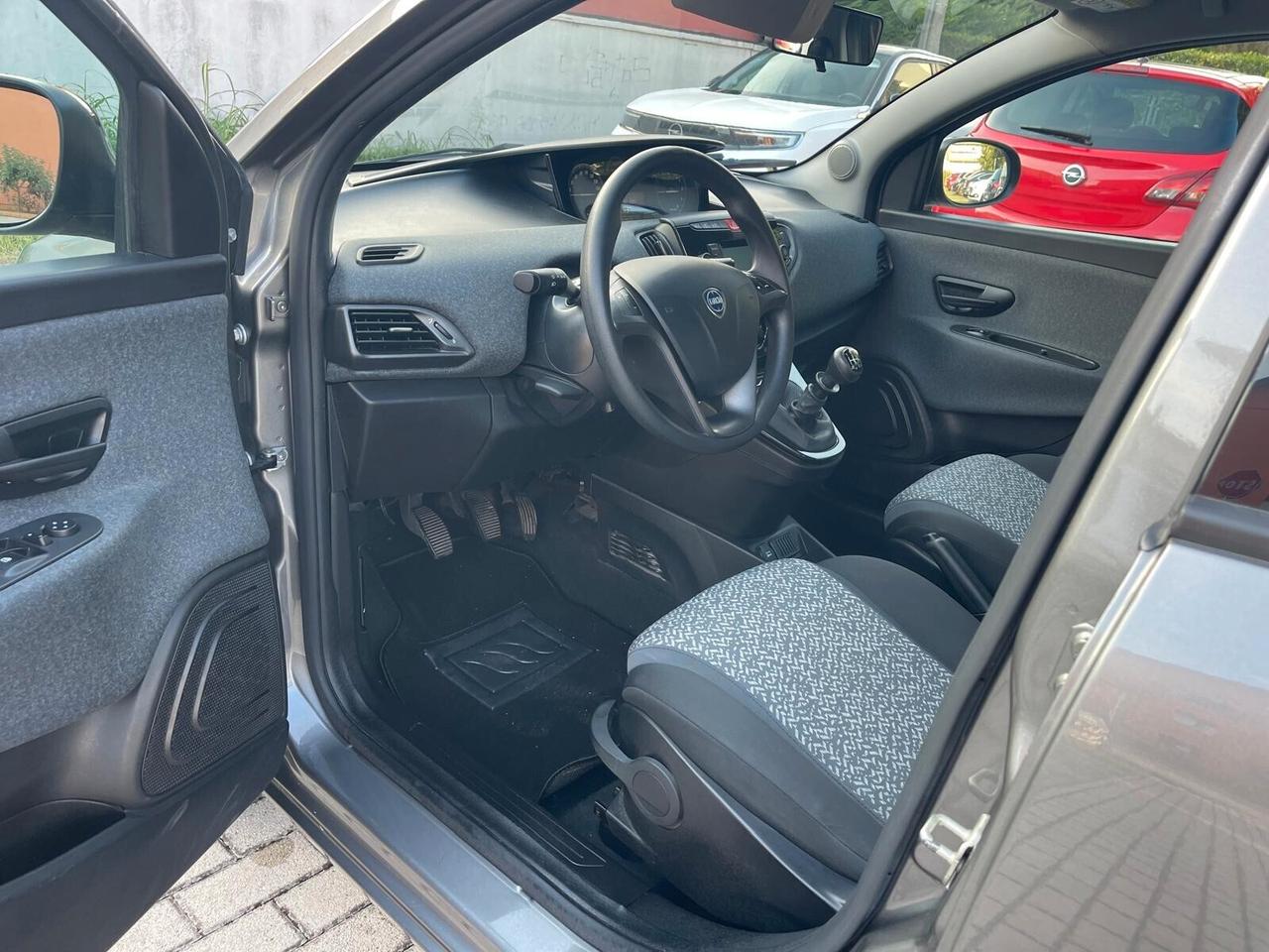 Lancia Ypsilon 1.0 FireFly 5 porte S&S Hybrid Ecochic A. Ferretti
