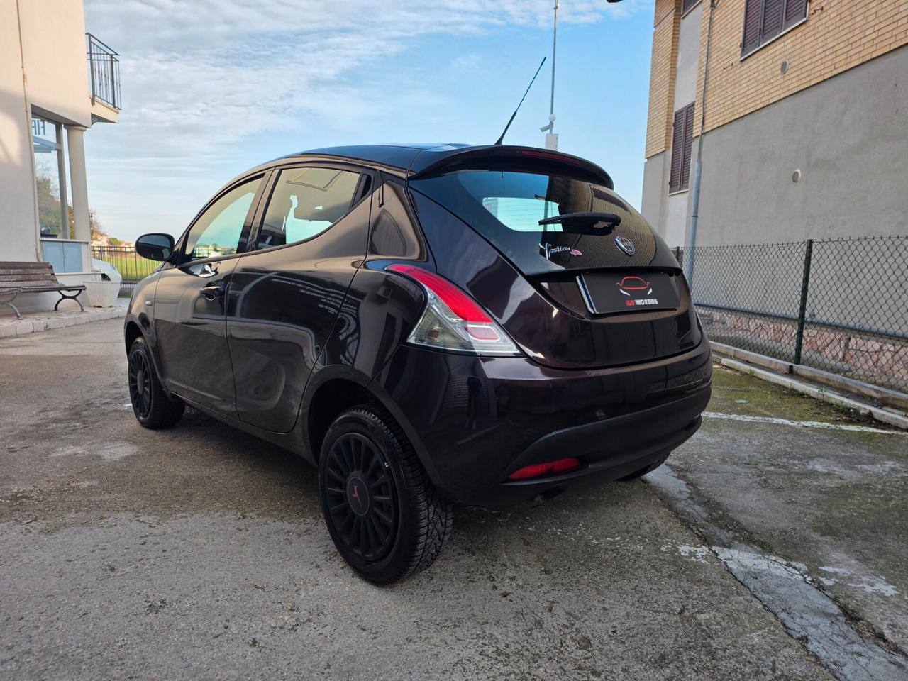 Lancia Ypsilon 0.9 TwinAir 85 CV 5 porte Metano Ecochic Elefantino