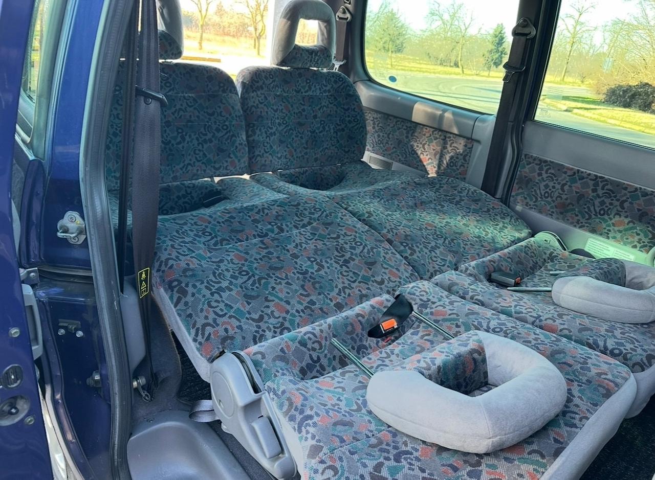 Nissan Serena 1.6i 16V cat 5 porte SLX