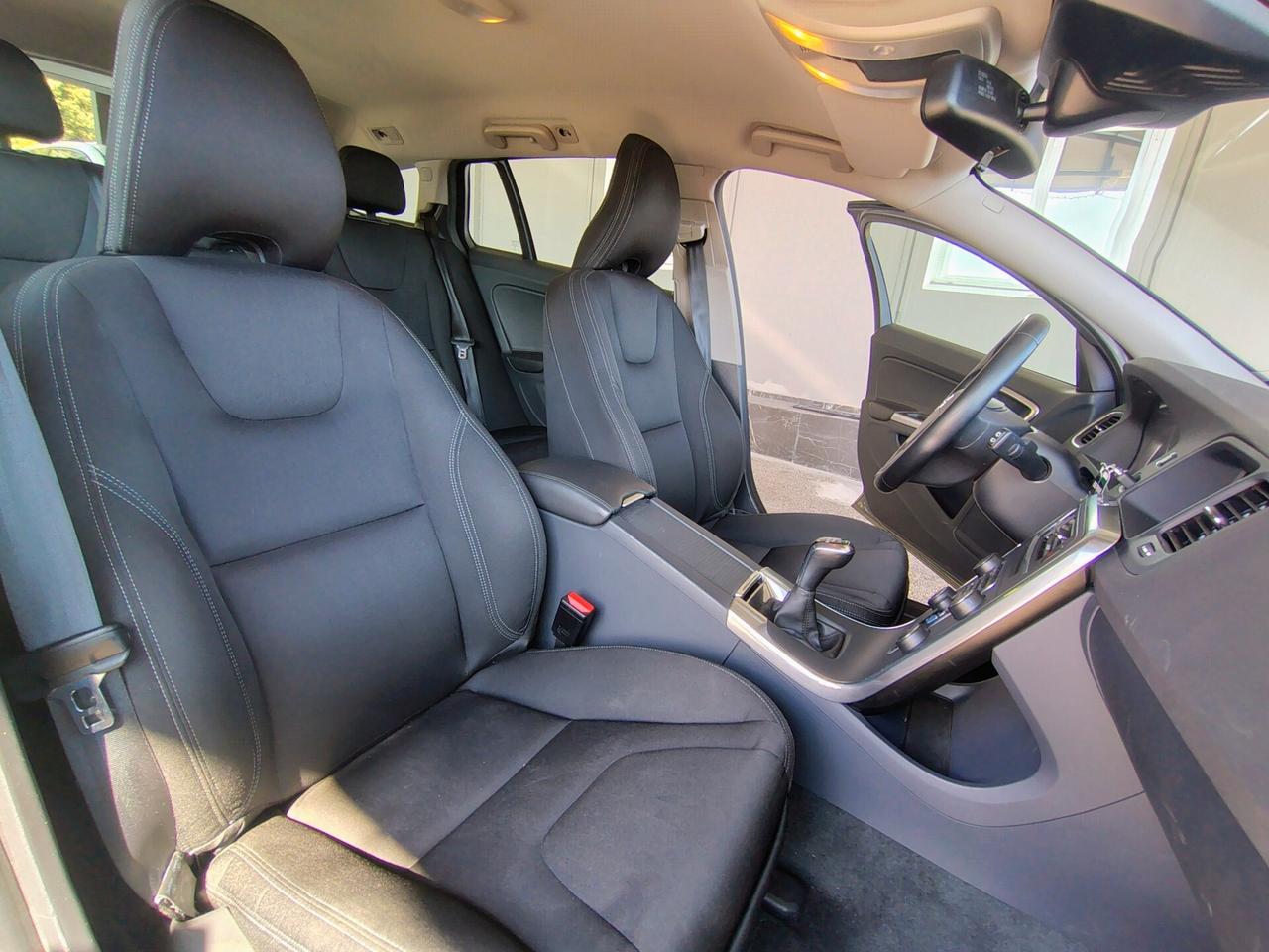 Volvo V60 D2 R-design