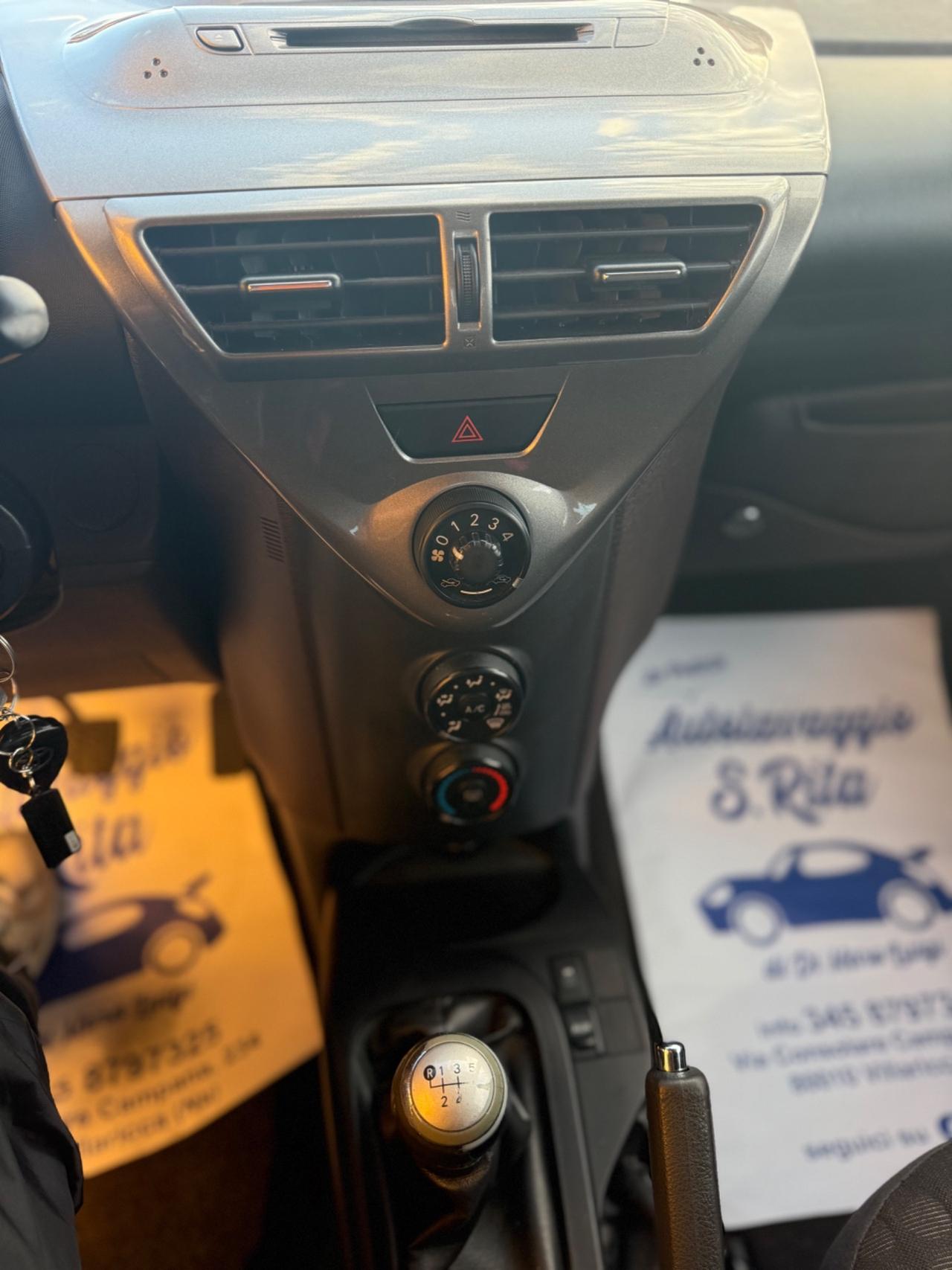 Toyota iQ 1.0 Sol