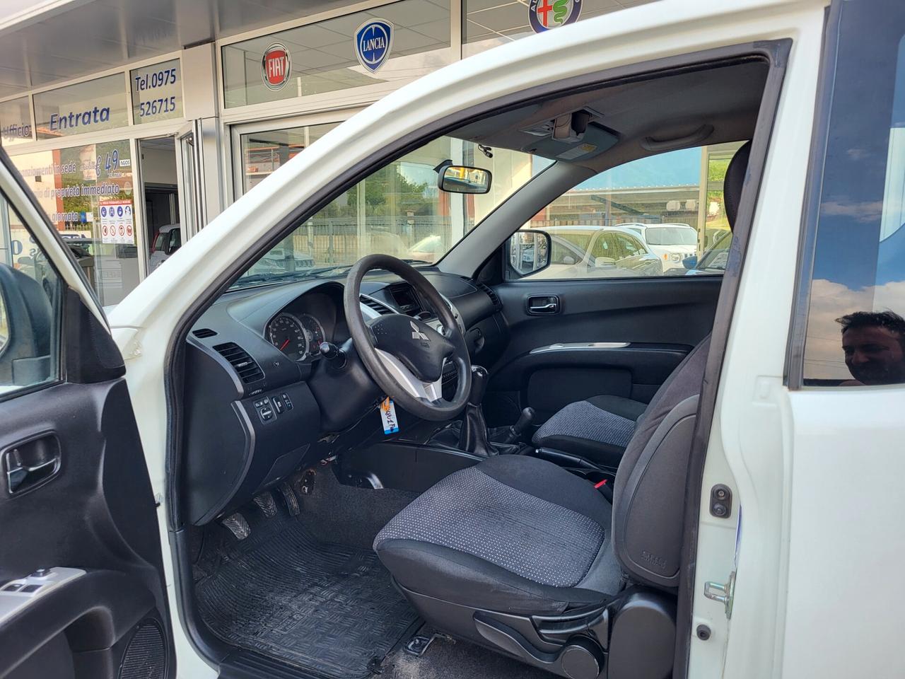 Mitsubishi L200 2.5 DI-D 178 CV 4X4 RIDOTTE BLOCCAGGIO - 4 POSTI