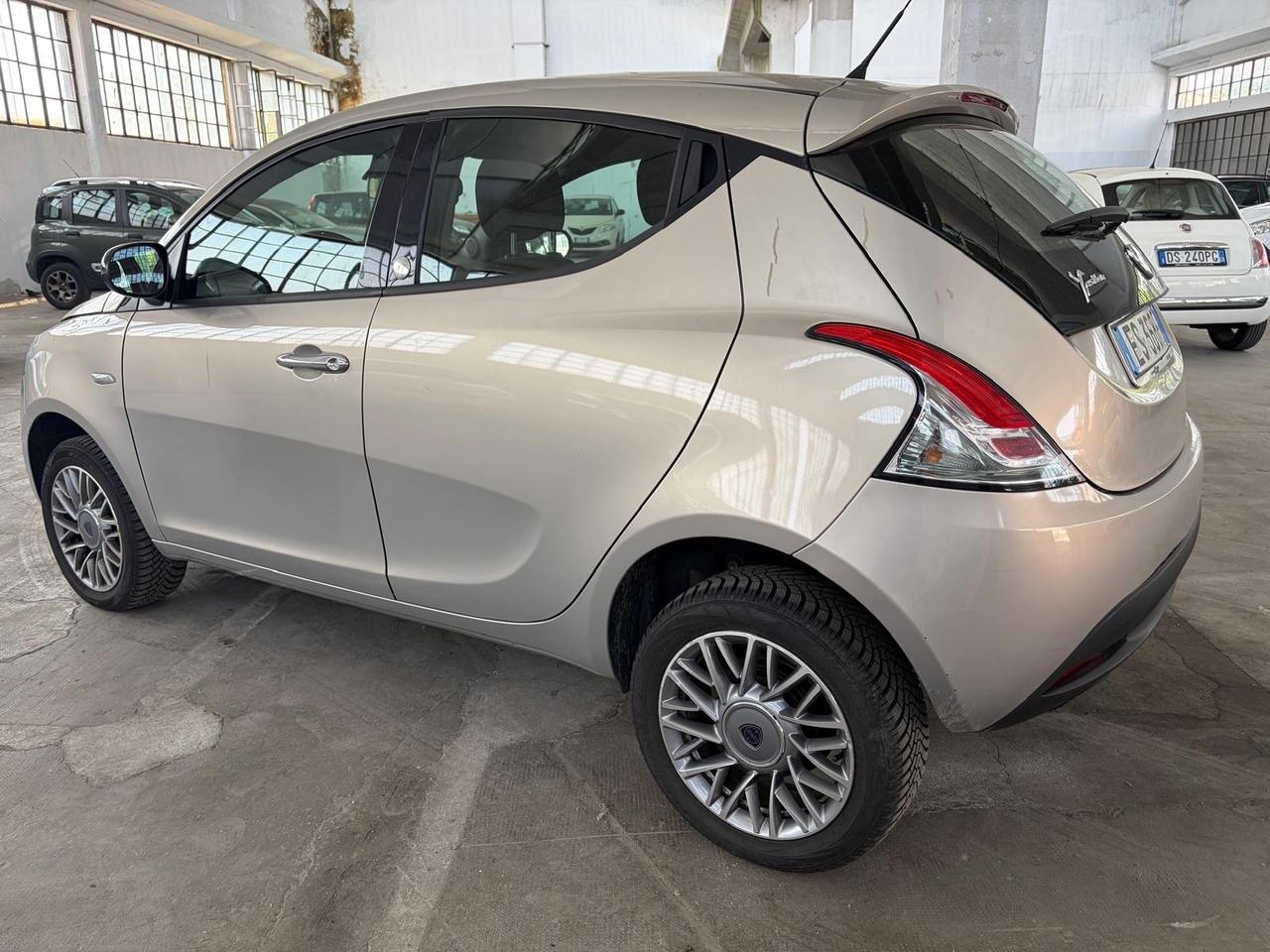 Lancia Ypsilon 0.9 TwinAir 85 CV 5 porte Metano Ecochic Gold