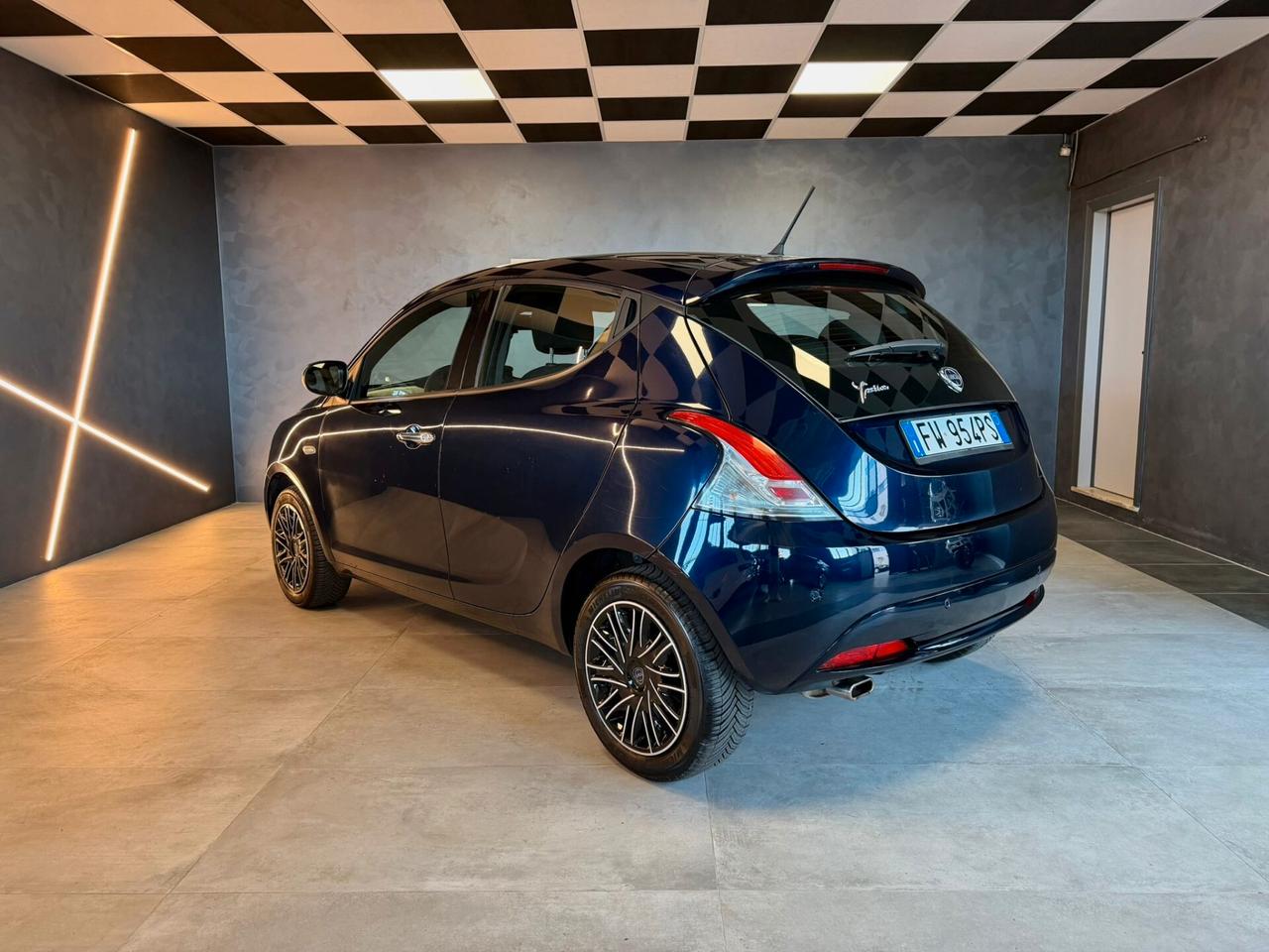 Lancia Ypsilon 1.2 69 CV 5 porte S&S Platinum