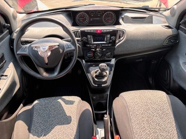 Lancia Ypsilon 1.0 FireFly 5 porte S&S Hybrid Silver
