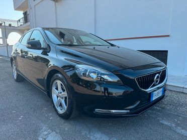 Volvo V40 D2