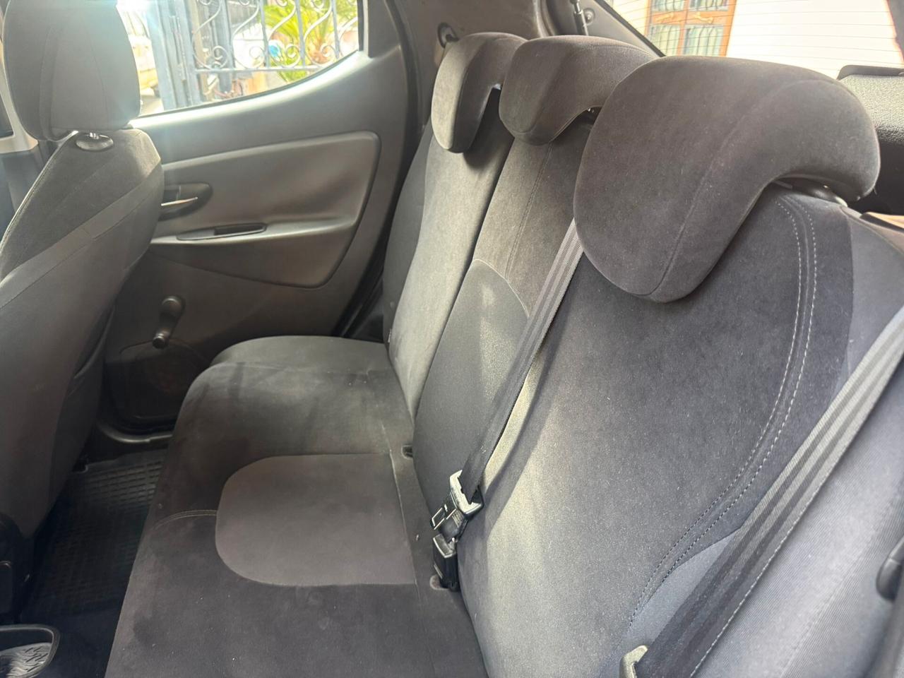 Ypsilon 1.2 69 CV 5P SeS Platinum