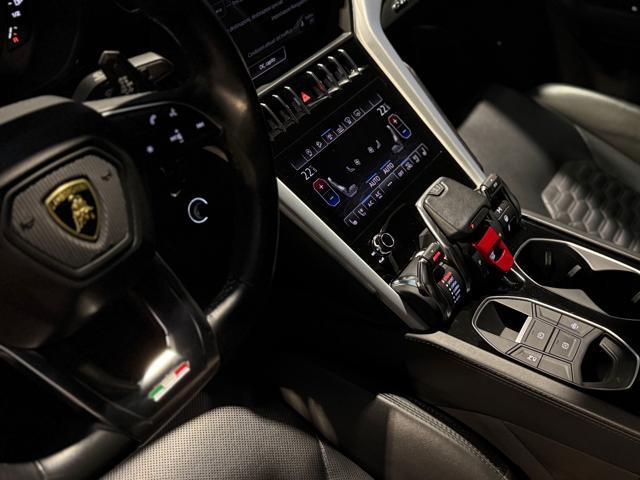 LAMBORGHINI Urus 4.0