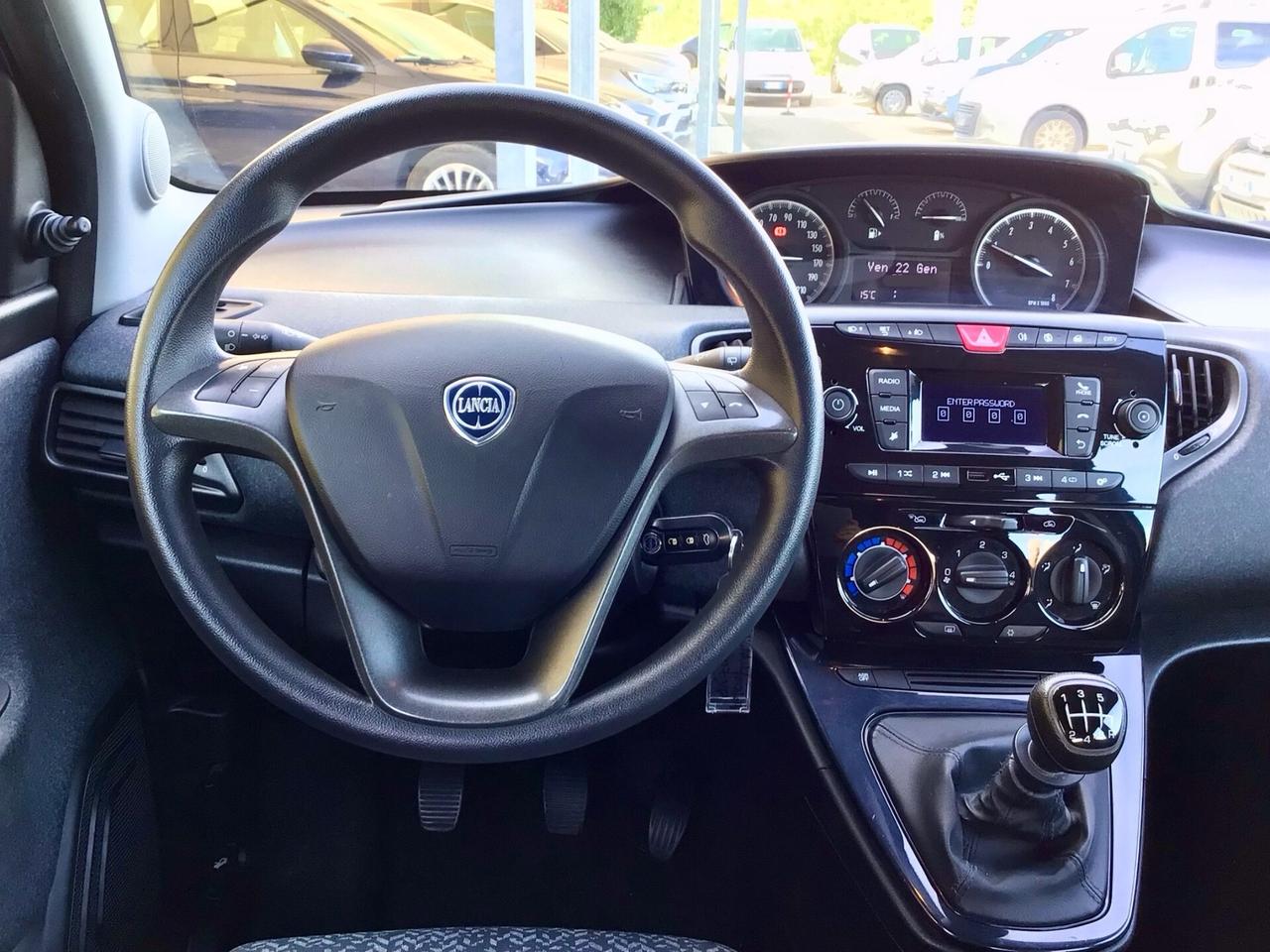 Lancia Ypsilon 1.0 70Cv FireFly 5 porte Hybrid Silver