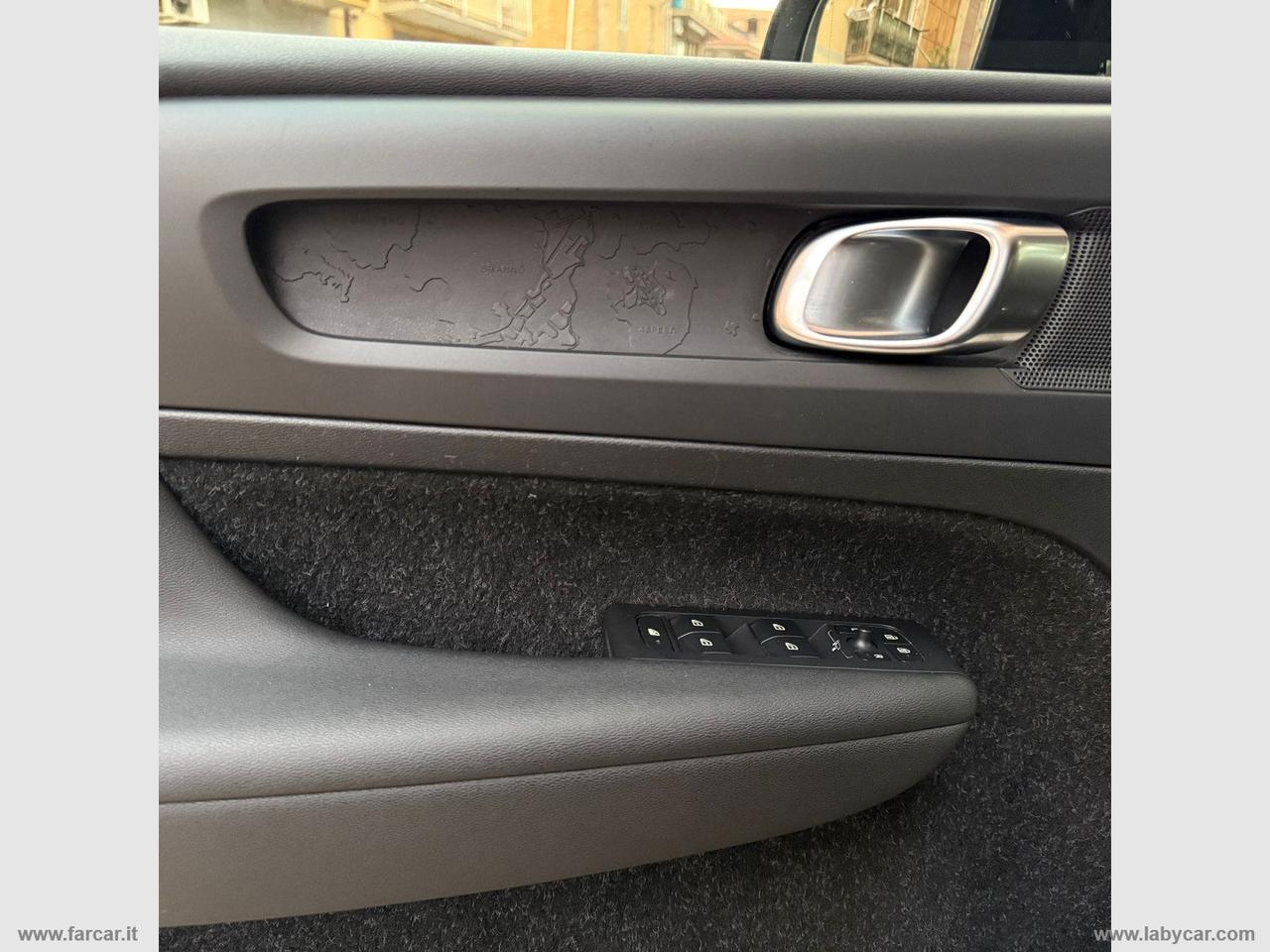 VOLVO XC40 D3 AWD Geartronic Momentum Core