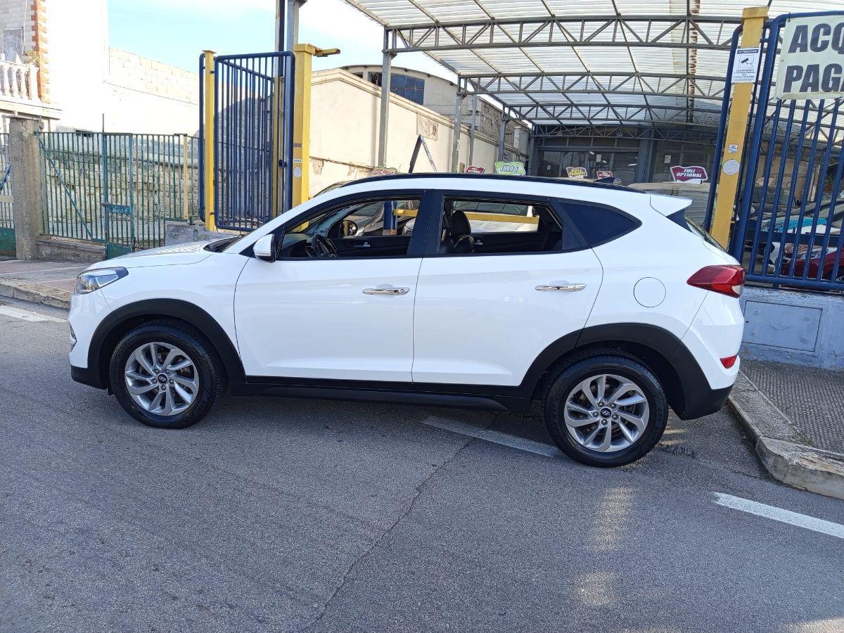 HYUNDAI Tucson 1.7 CRDi XPossible TETTO/NAV/PELLE
