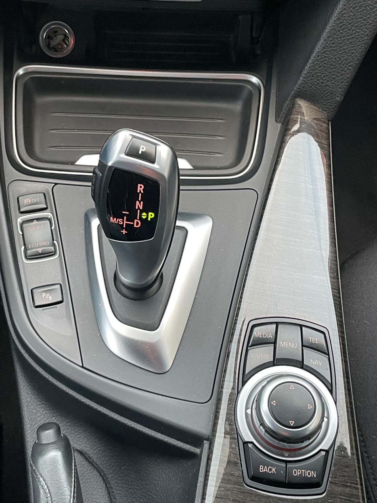 Bmw 318 318d Touring Luxury aut. NEOPATENTATI - GANCIO TRAINO