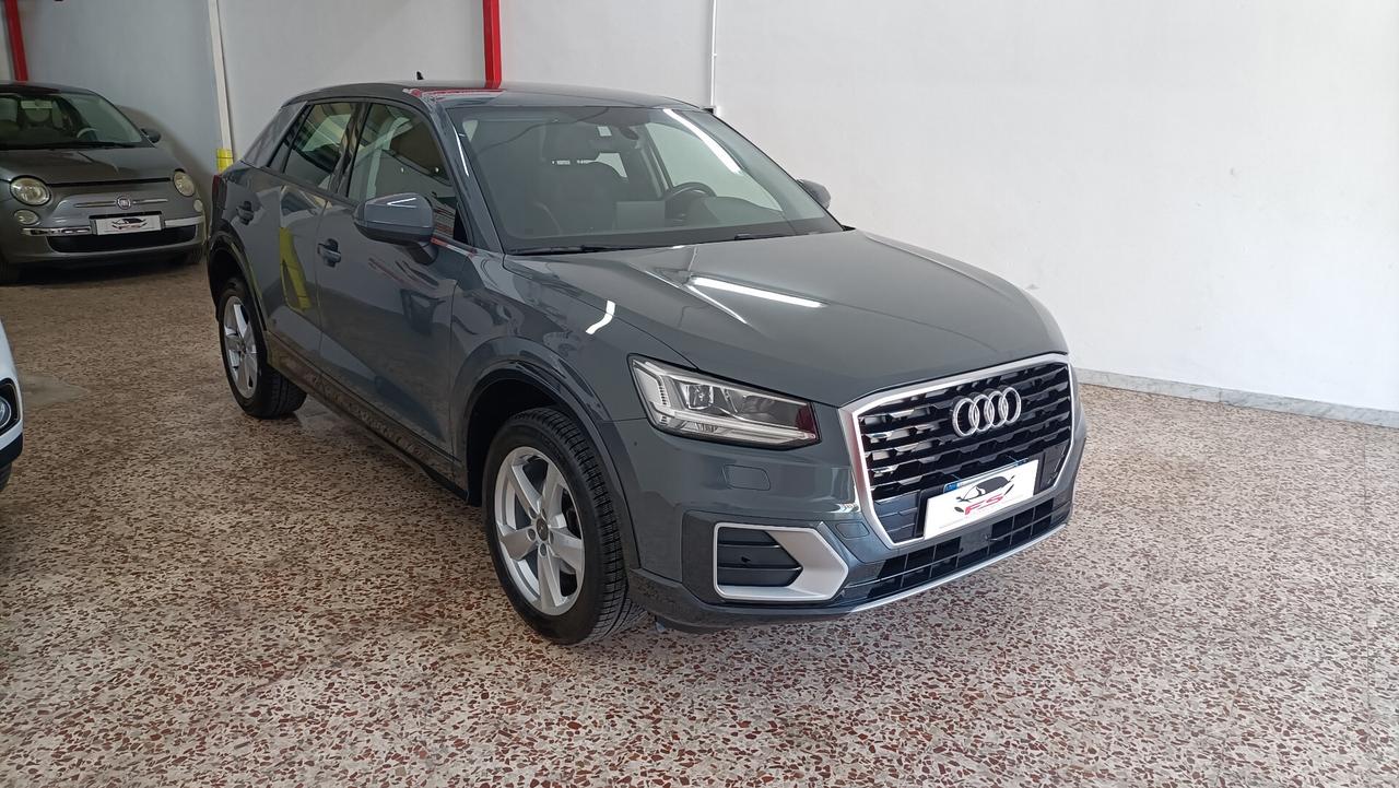 Audi Q2 30 TDI Identity Black