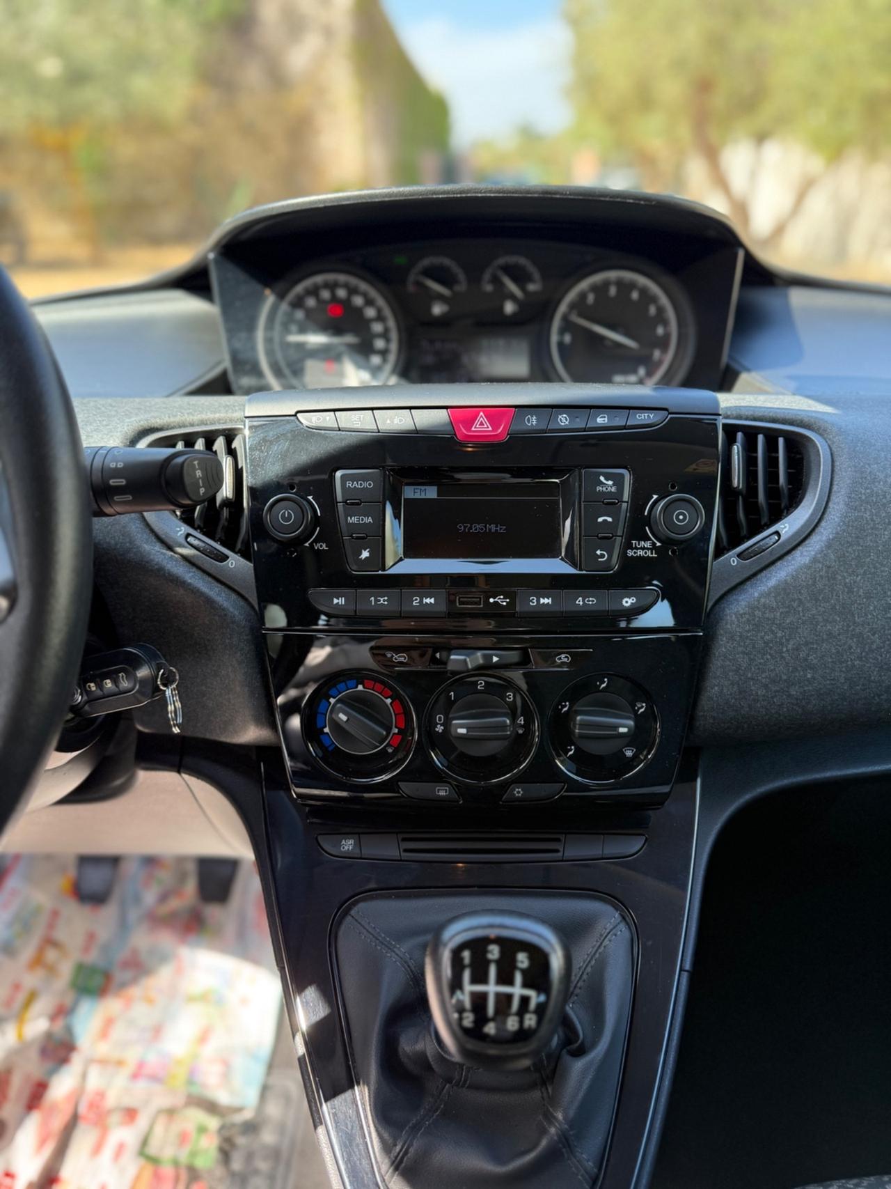 Lancia Ypsilon 1.0 FireFly 5 porte S&S Hybrid Silver Plus