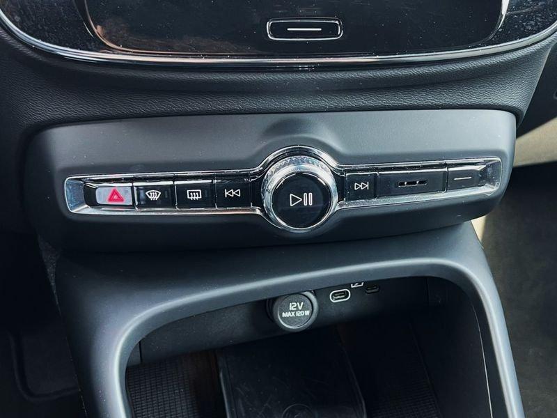 Volvo XC40 B3 163+14 CV Automatico LED Core