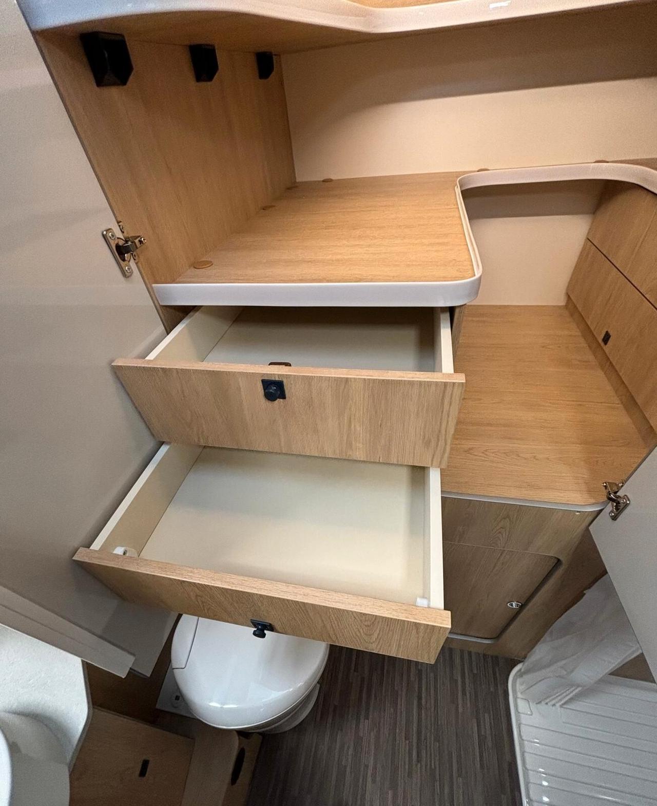 Ci International Horon 30 XT camper