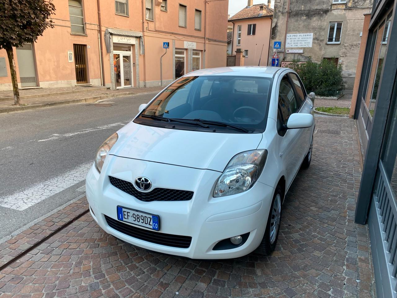 Toyota Yaris 1.0 5 Porte Sol