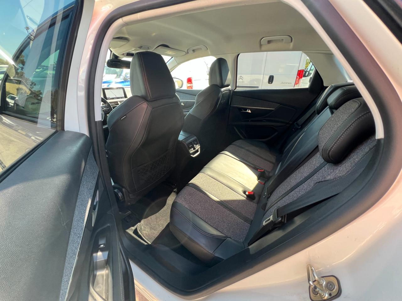 Peugeot 3008 BlueHDi 130 Automatica Sport