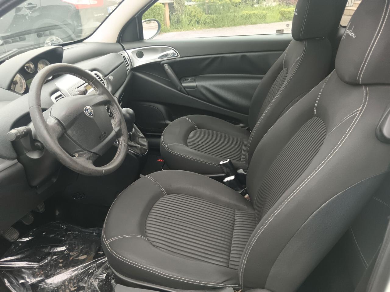 Lancia Ypsilon 1.3 MJT 105 CV Sport MomoDesign