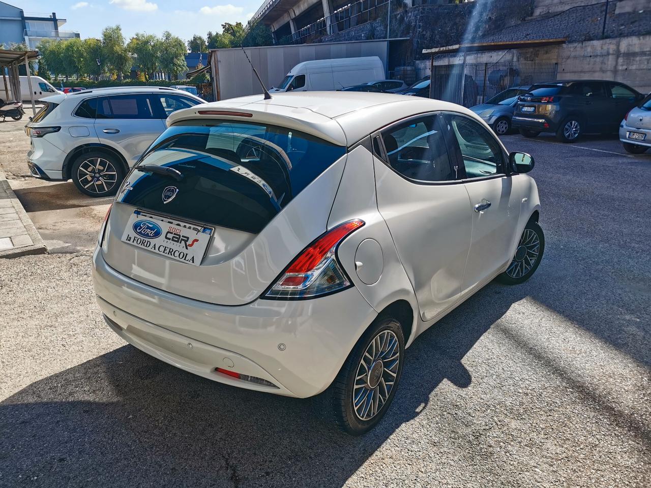 Lancia Ypsilon 1.2 70cv 5 p. Gold