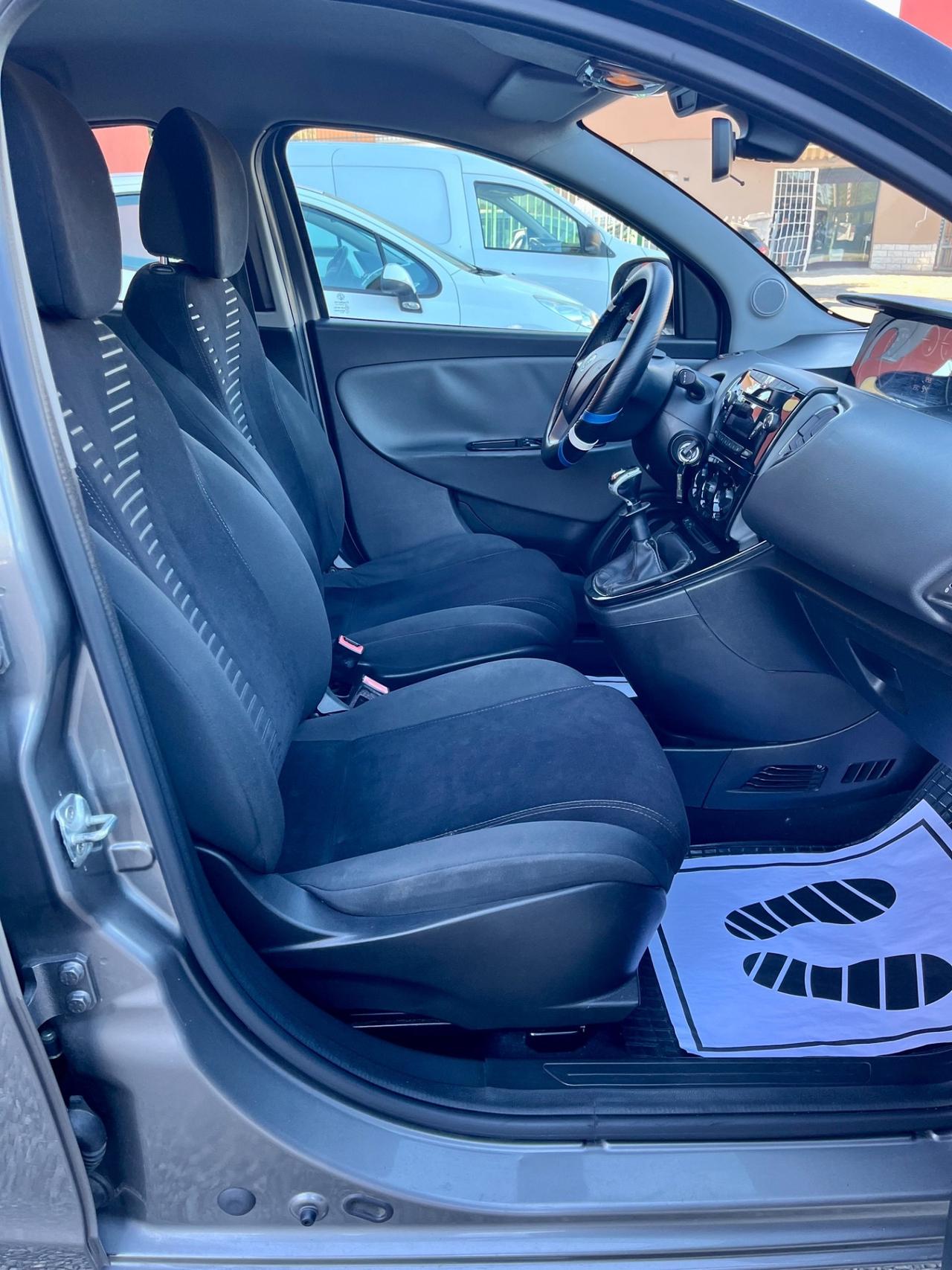Lancia Ypsilon 0.9 TwinAir 85 CV 5 porte