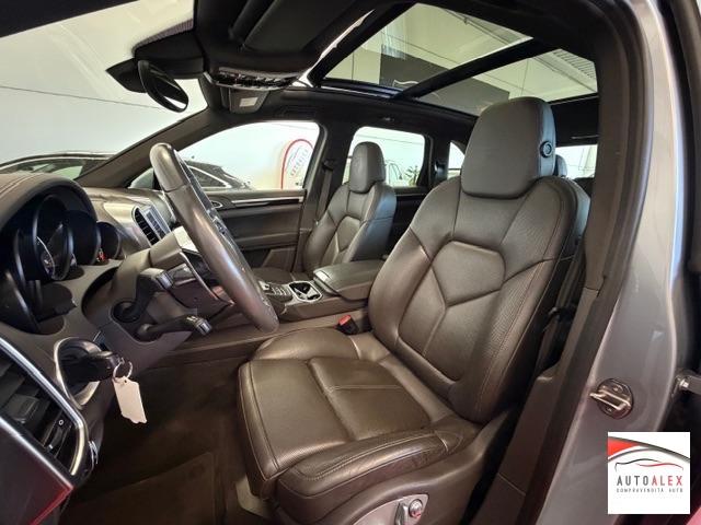 PORSCHE - Cayenne - 3.0 Diesel Platinum Edition