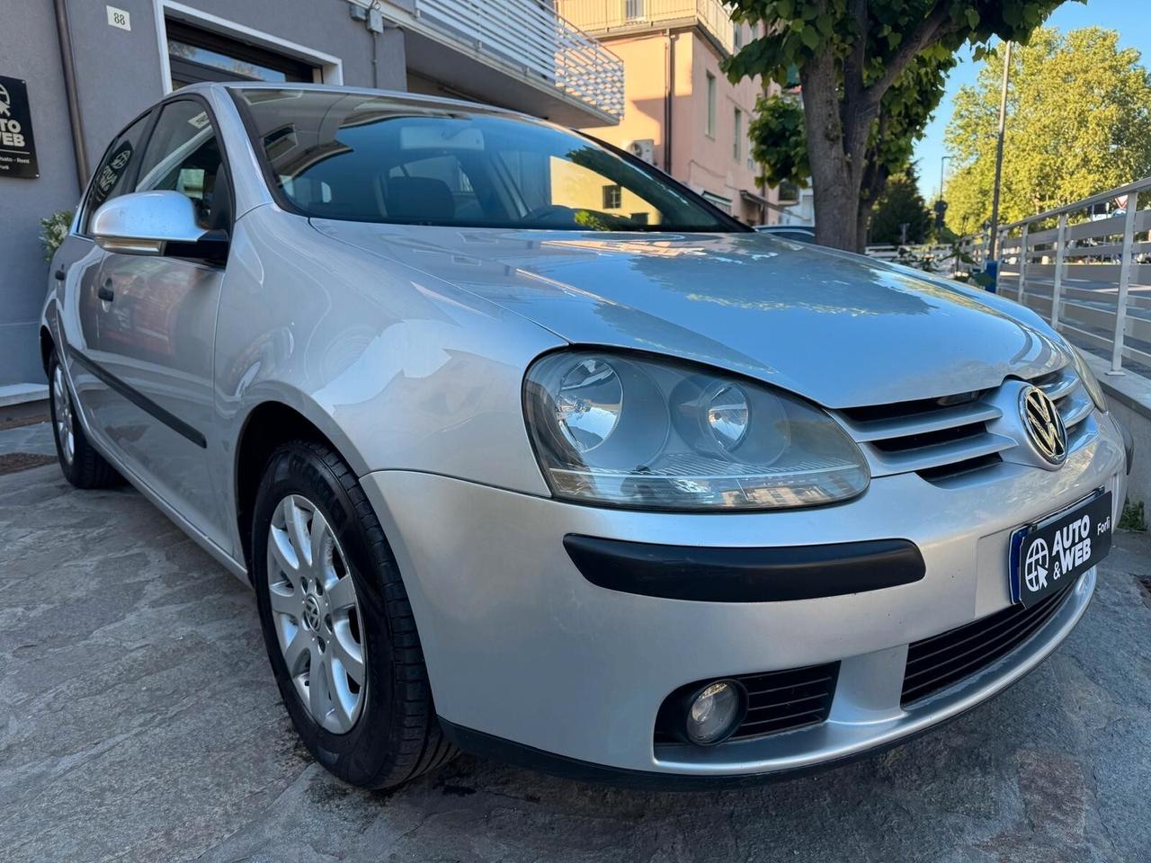 VW GOLF 1.6 16V FSI 5p. NEOPATENTATI