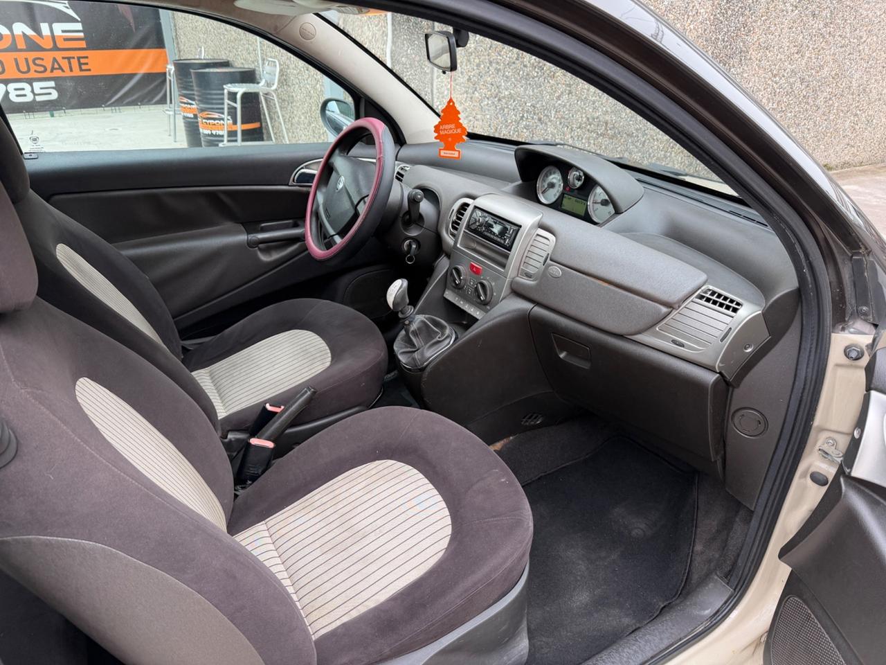 Lancia Ypsilon 1.2 benzina euro4 bicolore