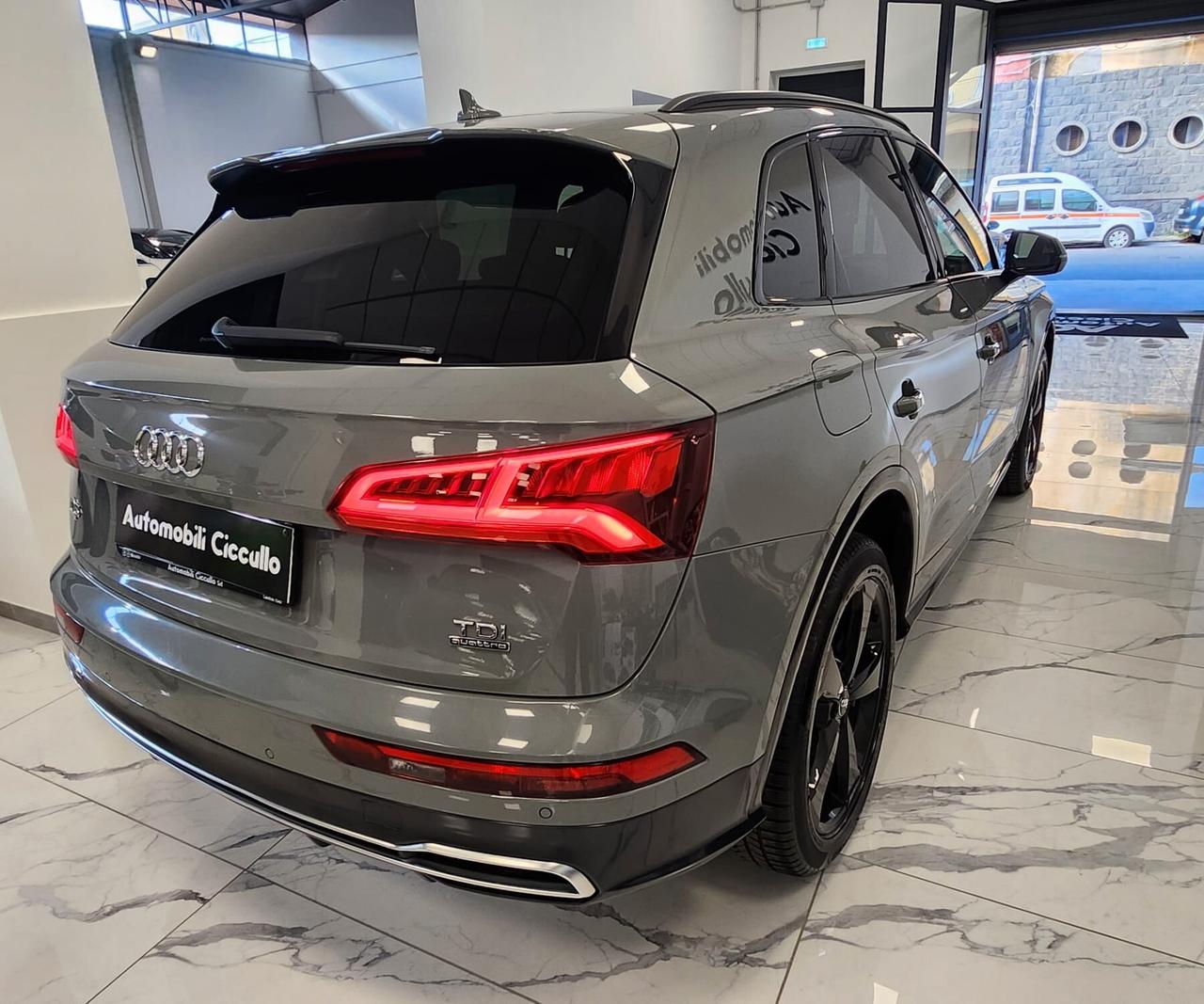 AUDI Q5 2.0 TDI Q S-LINE